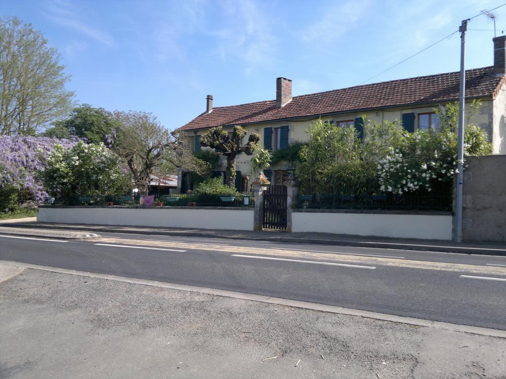 La Maison Jaune Bed & Breakfast Bouresse Екстериор снимка