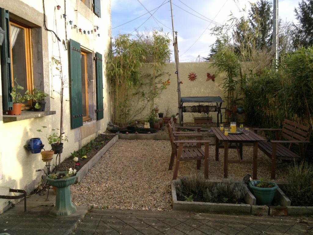 La Maison Jaune Bed & Breakfast Bouresse Екстериор снимка